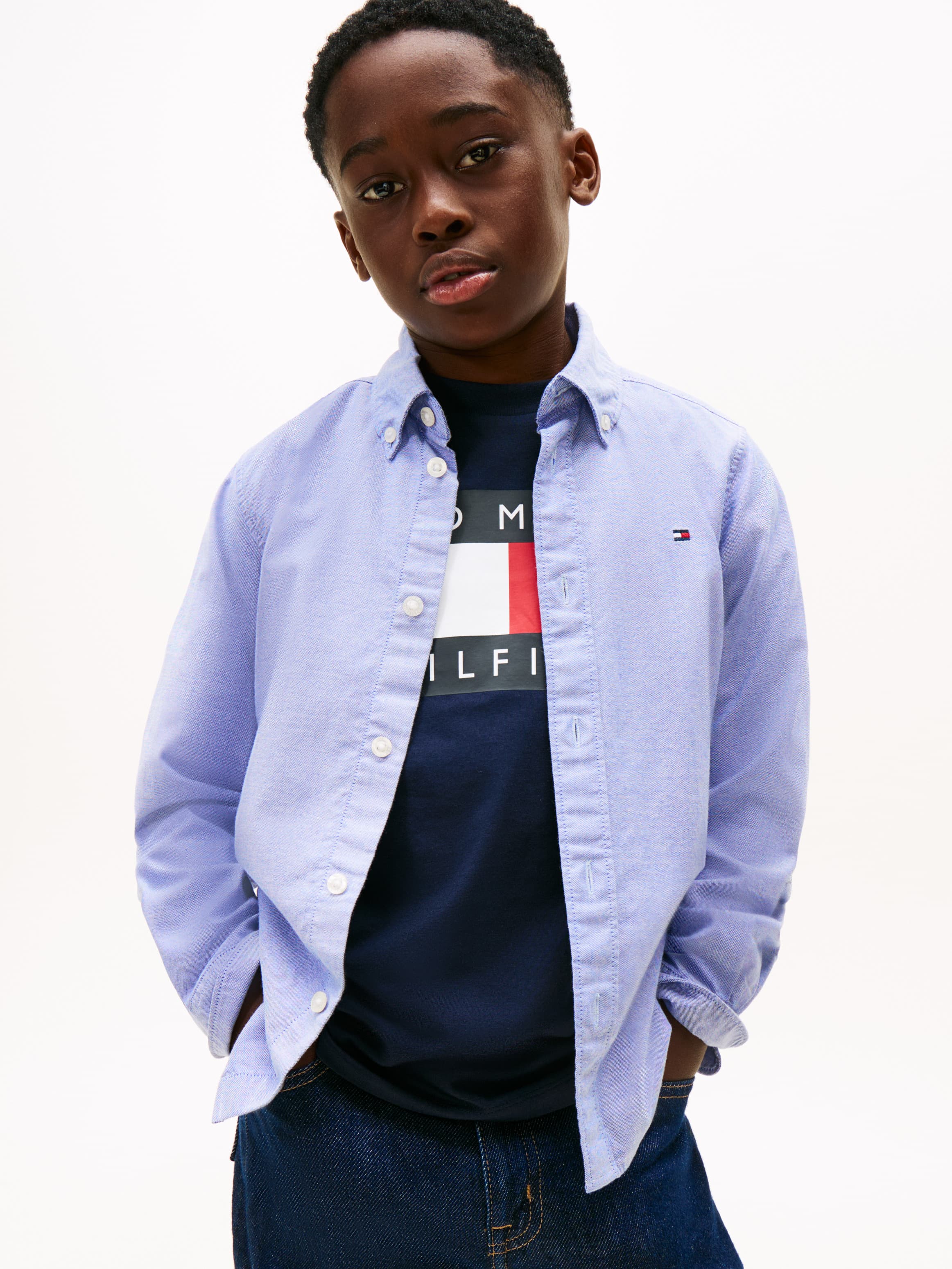 قميص أكسفورد مطرز بالشعار